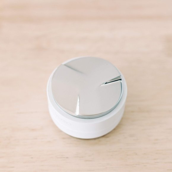 Crema 53.3mm Tamper & Distributor Combo in White - Picture 2 of 3